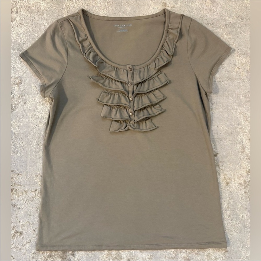 Ann Taylor Ruffle Button Front Tan Short Sleeve Tee Size Large - Picture 9 of 9